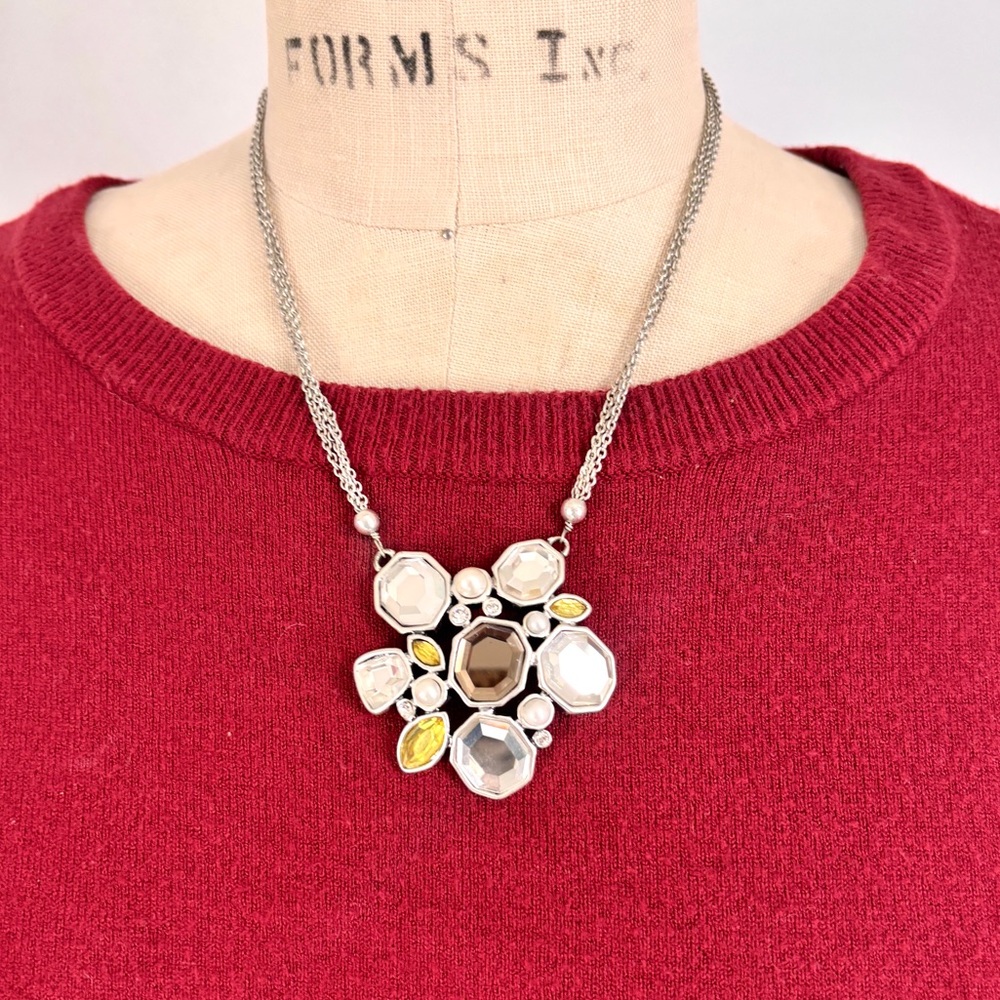 A&C Silver Rhinestone and Pearl Necklace Necklace